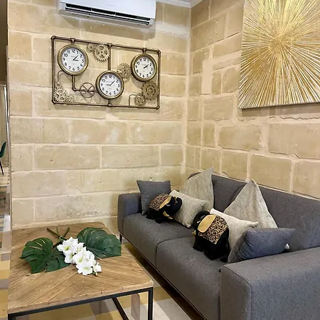 Traditional Maltese Apartment Сент Джулианс Экстерьер фото